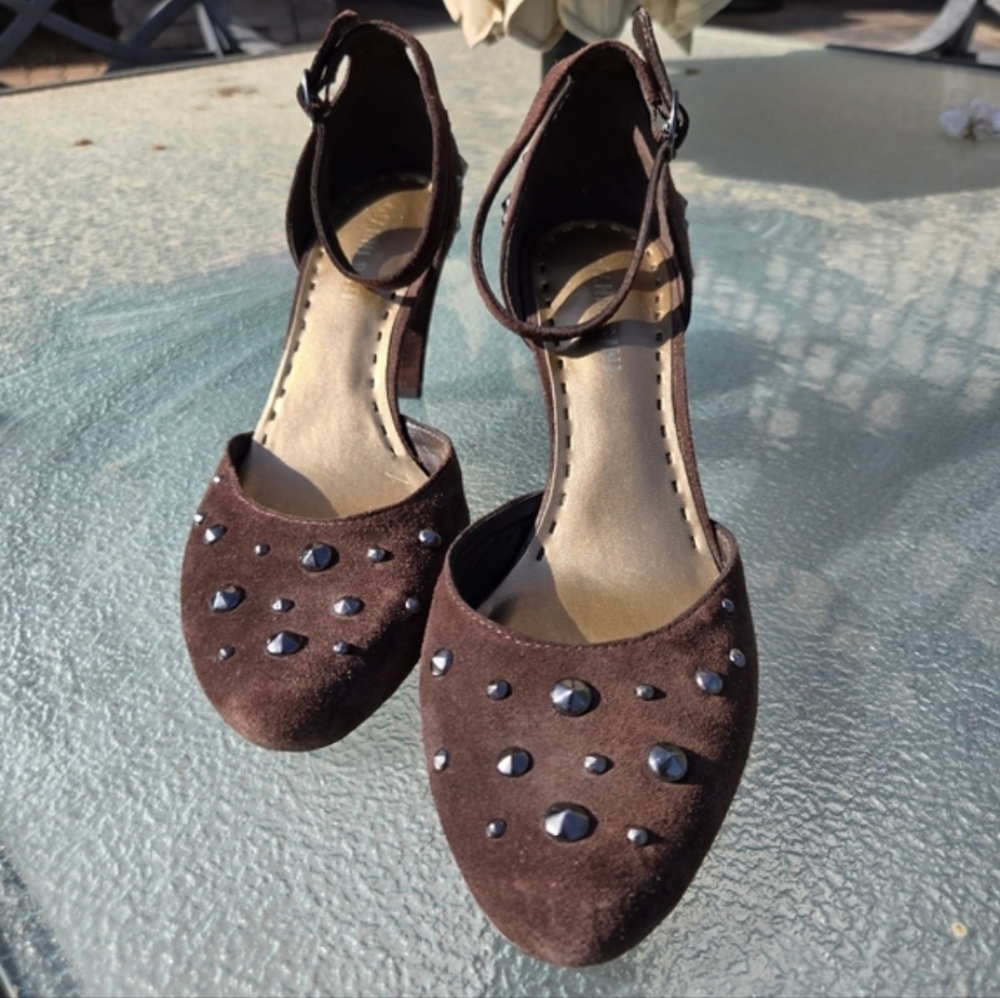 Gianni Bini GB brown suede studded ankle strap heels womens size 7.5M